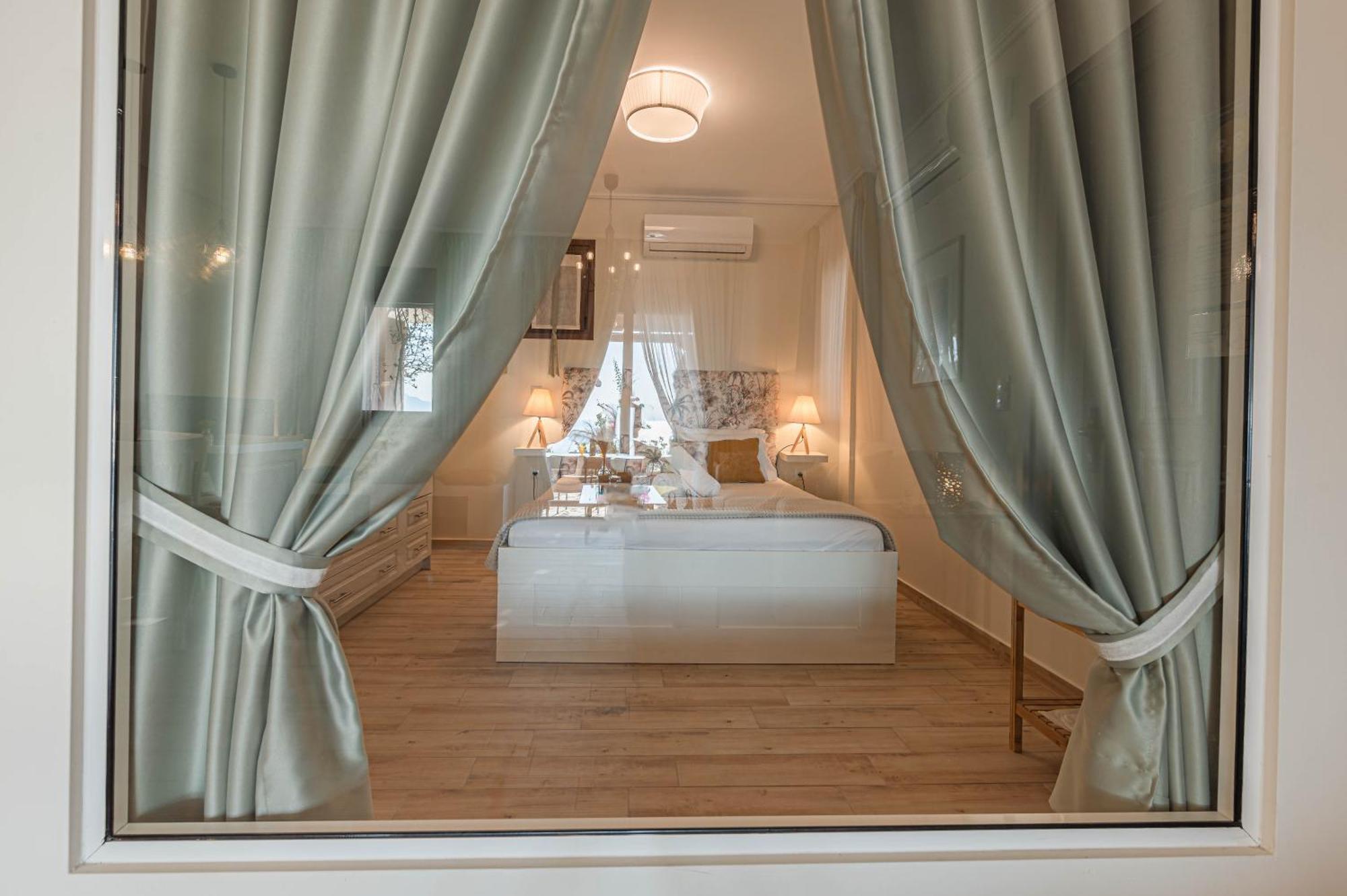 Paralio Astros Beachfront Suites Xiropigado Eksteriør bilde