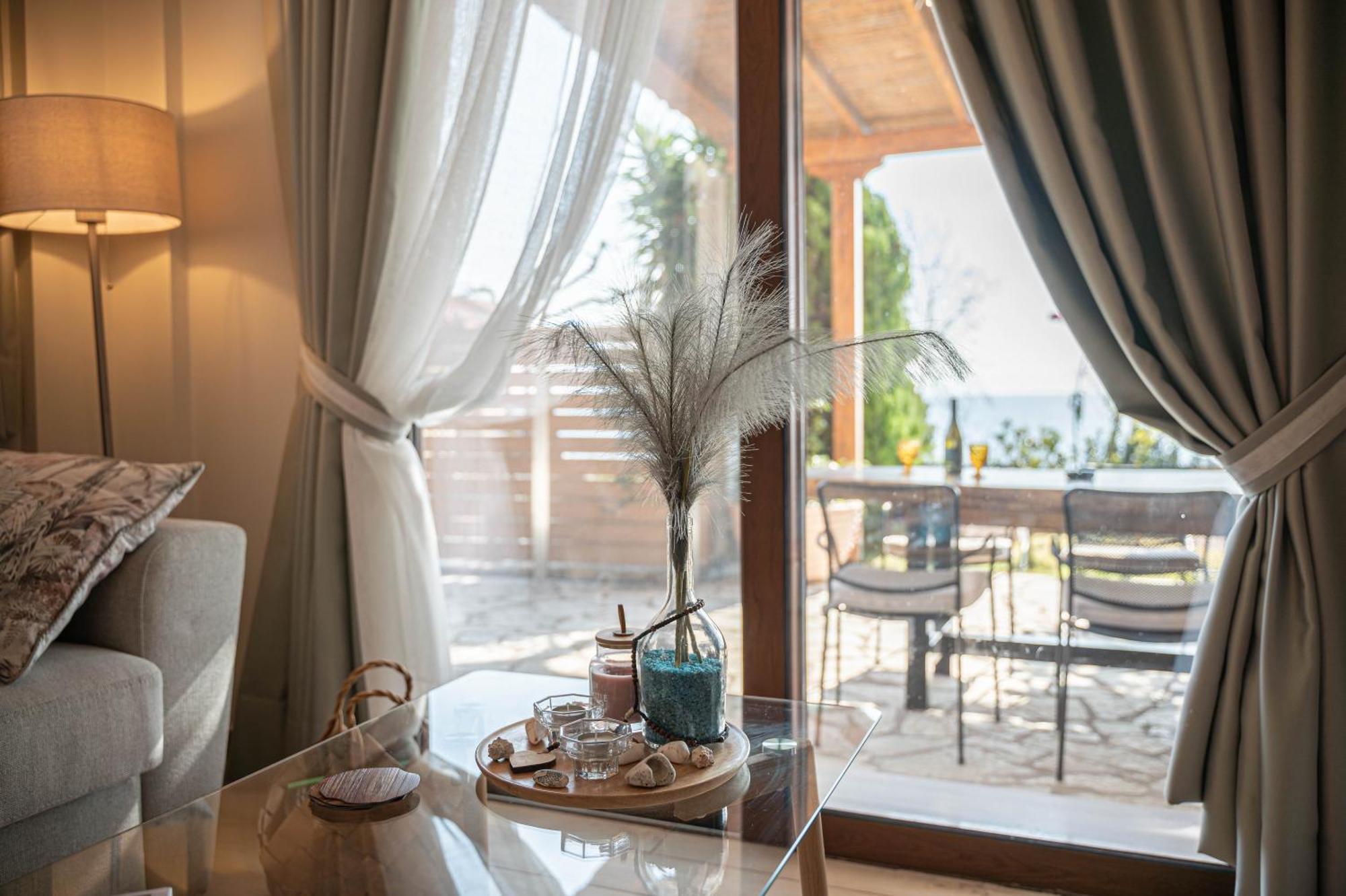 Paralio Astros Beachfront Suites Xiropigado Eksteriør bilde
