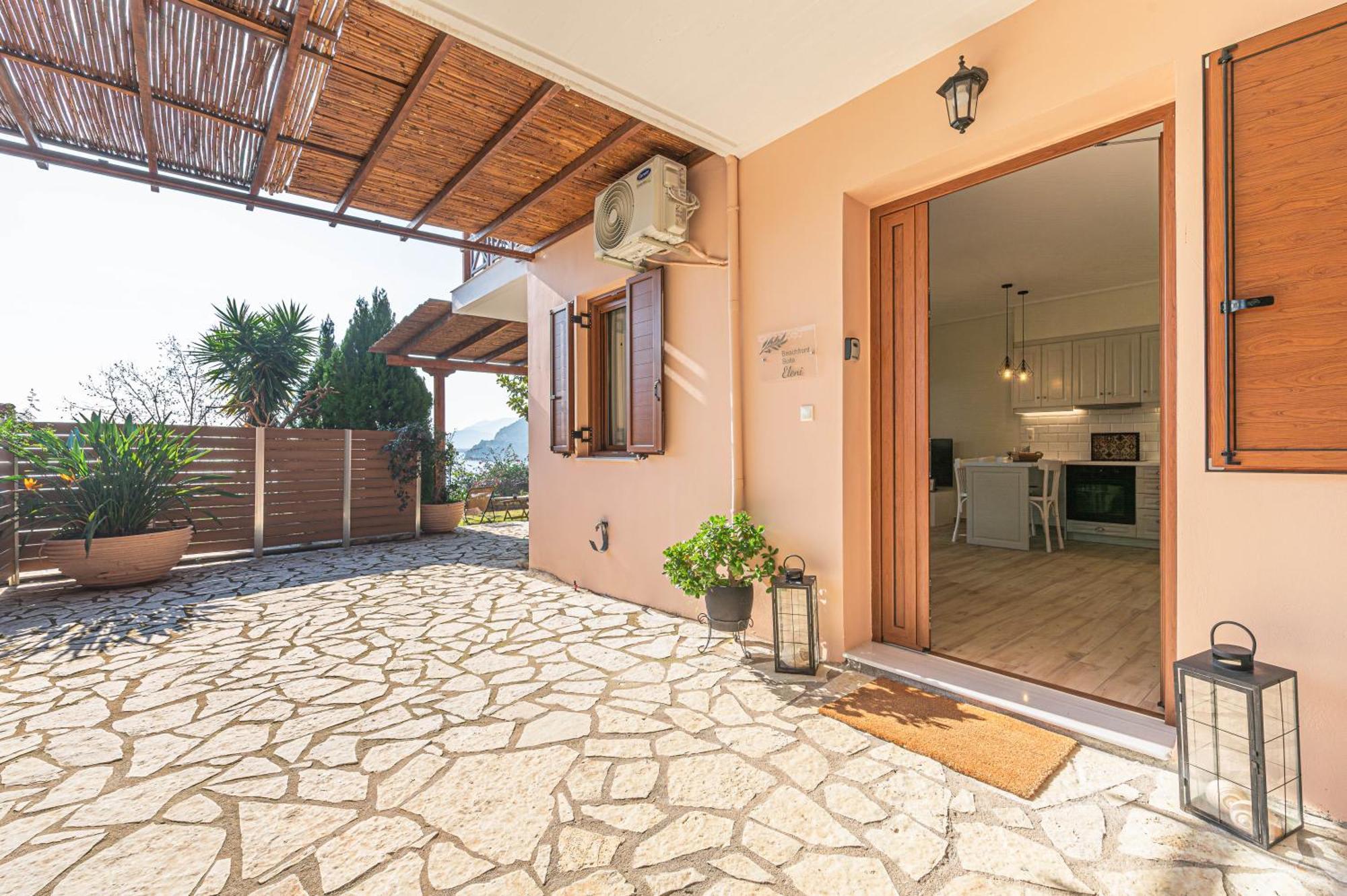 Paralio Astros Beachfront Suites Xiropigado Eksteriør bilde