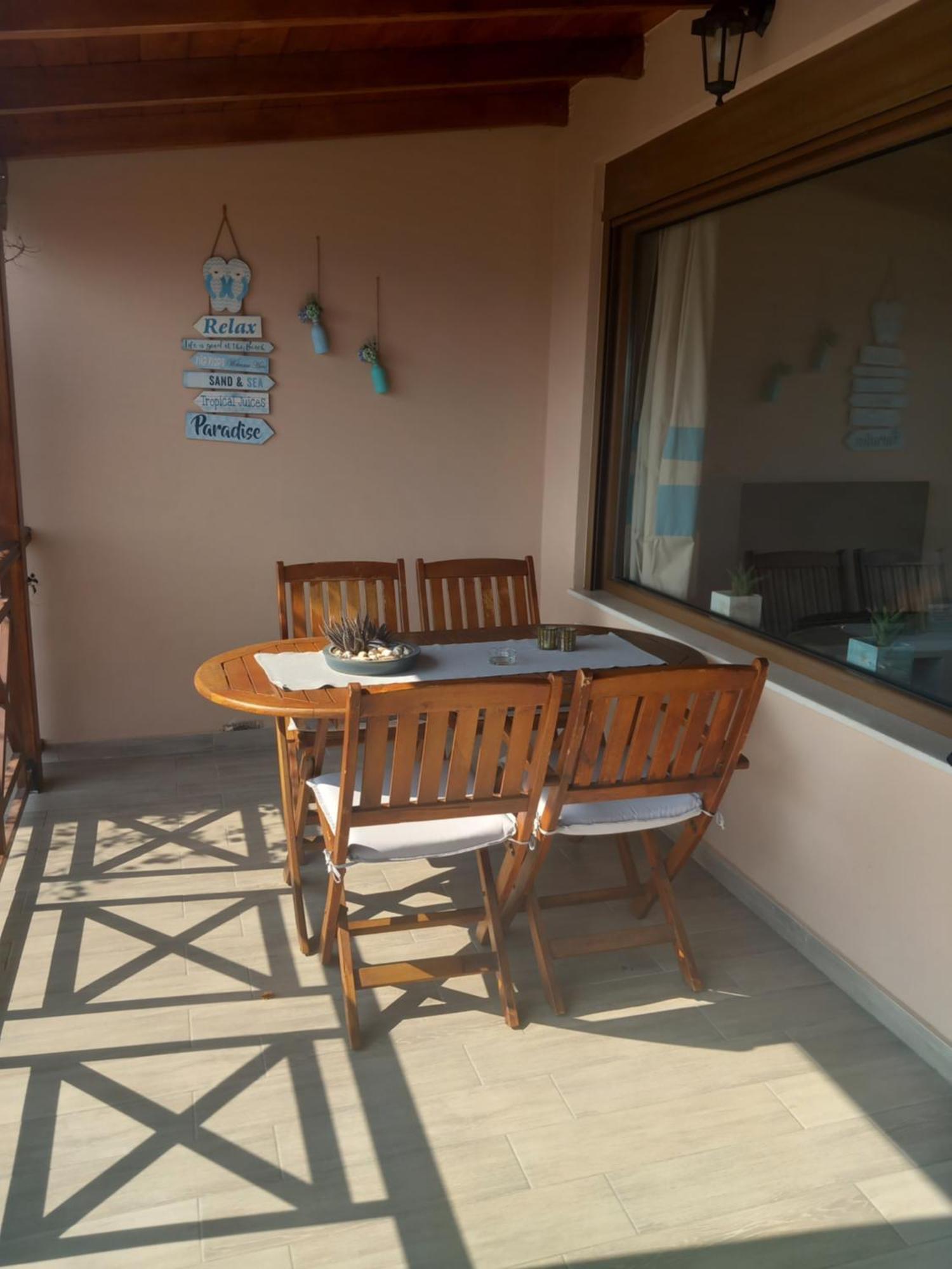 Paralio Astros Beachfront Suites Xiropigado Rom bilde